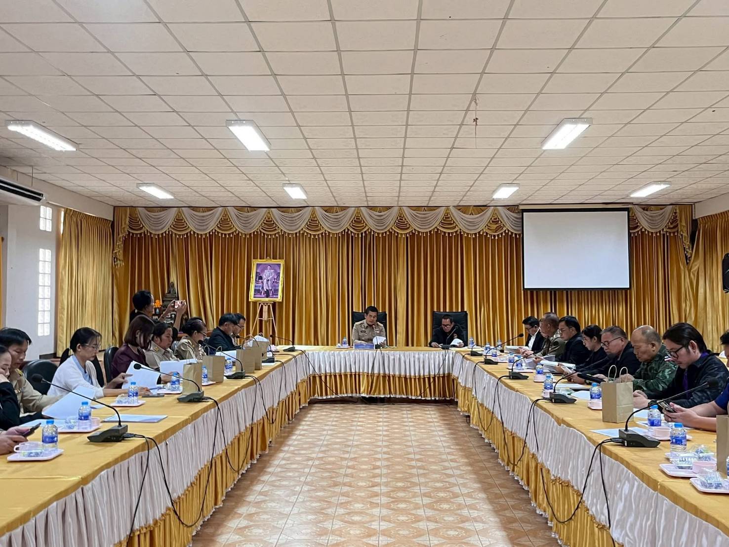 สพอ.โซ่พิสัย : ร่วมประชุมหัวหน้าส่วนราชการ และคณะกรรมการบริหารงานอำเภอแบบบูรณาการ (ก.บ.อ.) ประจำเดือนธันวาคม 2568 ครั้งที่ 12/256